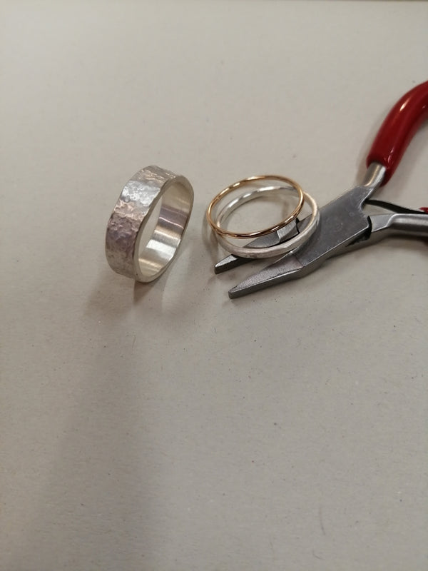 Bague en argent impression en dentelle
Bijoux faits main à Lyon
Créatrice / artisane de bijoux
Joaillerie responsable
Sur-mesure