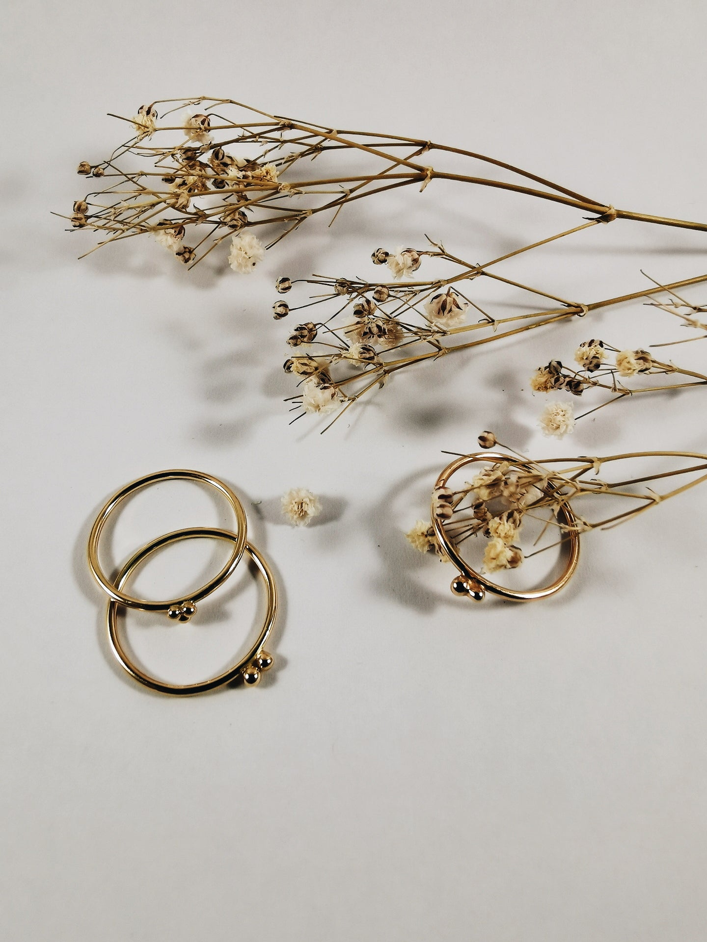 Bague chifoumi or jaune or rouge et or blanc
Bijoux faits main à Lyon
Créatrice / artisane de bijoux
En or 18 carats
Joaillerie responsable
Sur-mesure