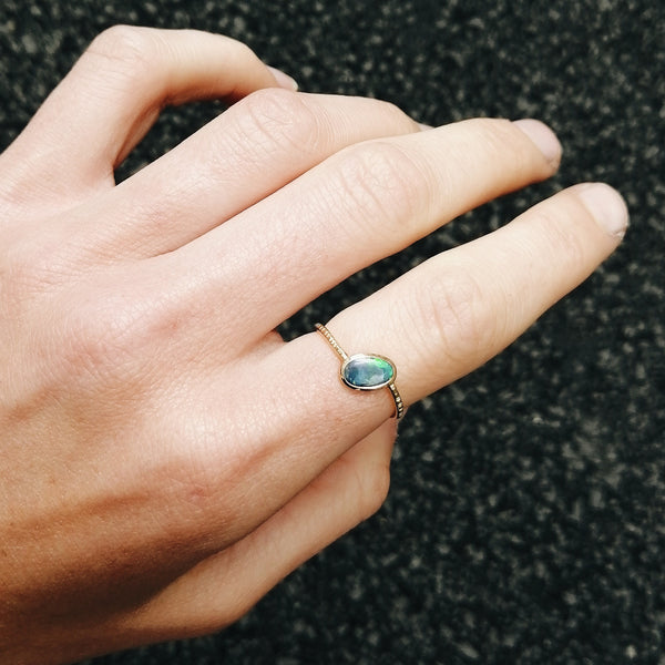 Bague opale d'Australie or jaune
Bijoux faits main à Lyon
Créatrice / artisane de bijoux
En or 18 carats
Joaillerie responsable
Sur-mesure