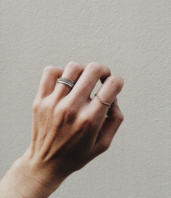 Bague torsadée courbée
Bijoux faits main à Lyon
Créatrice / artisane de bijoux
En or 18 carats
Joaillerie responsable