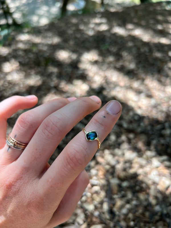 Bague tourmaline or jaune sertissage demi-clos
Bijoux faits main à Lyon
Créatrice / artisane de bijoux
En or 18 carats
Joaillerie responsable
Sur-mesure