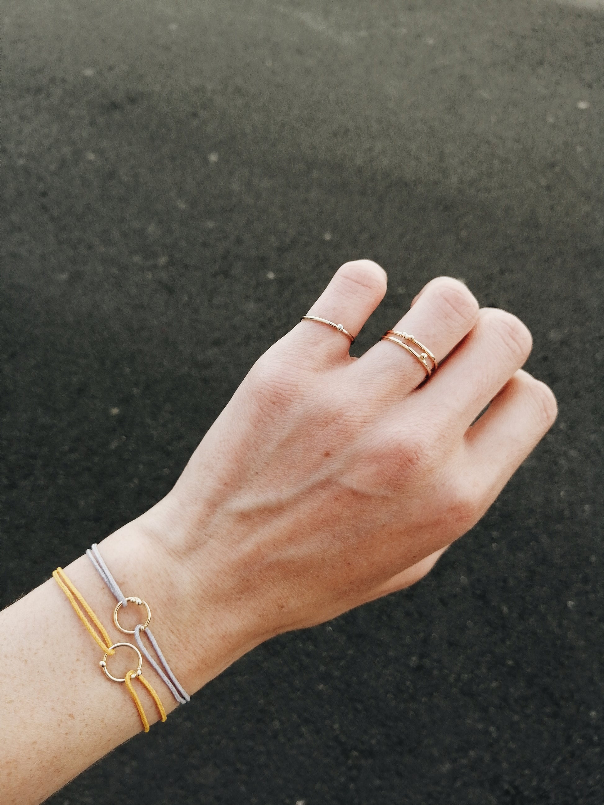 Bague et bracelet en or jaune Chifoumi
Bijoux faits main à Lyon
Créatrice / artisane de bijoux
Or 750°/°°
Joaillerie responsable
Sur-mesure