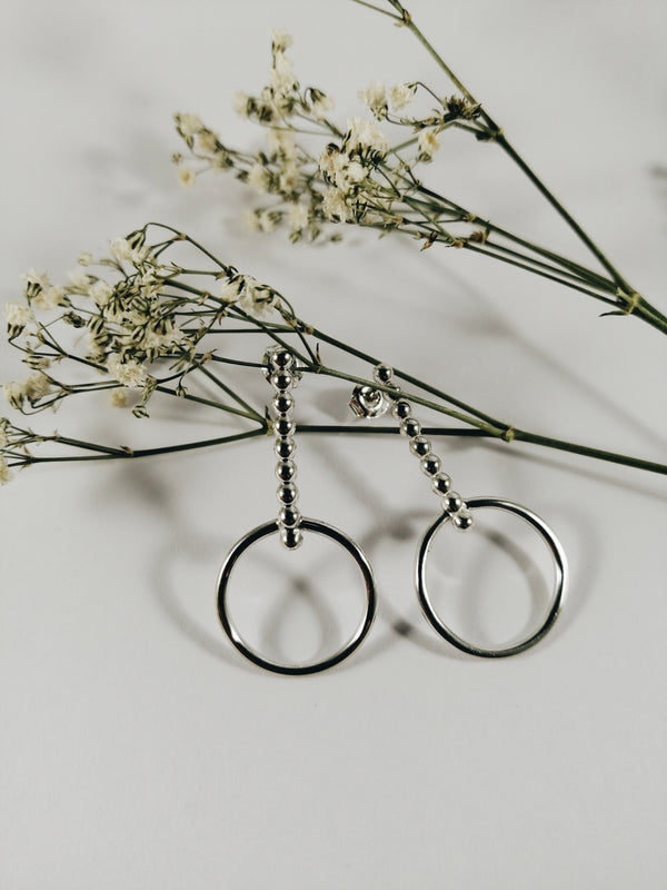 Boucles d'oreille argent
Bijoux faits main à Lyon
Joaillerie responsable
Sur-mesure