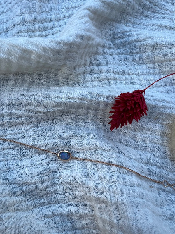 Bracelet or rose opale
Bijoux faits main à Lyon
Créatrice / artisane de bijoux
En or 18 carats
Joaillerie responsable