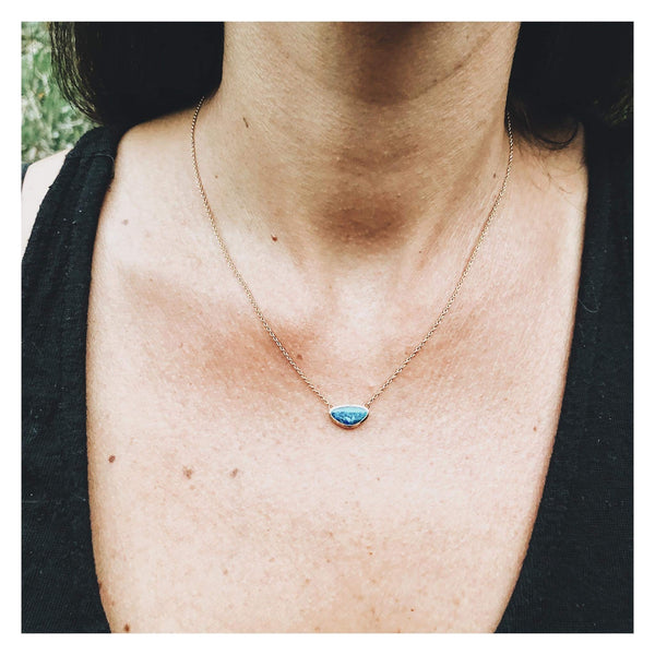 Collier opale sertissage clos
Bijoux faits main à Lyon
Créatrice / artisane de bijoux
En or 18 carats
Joaillerie responsable