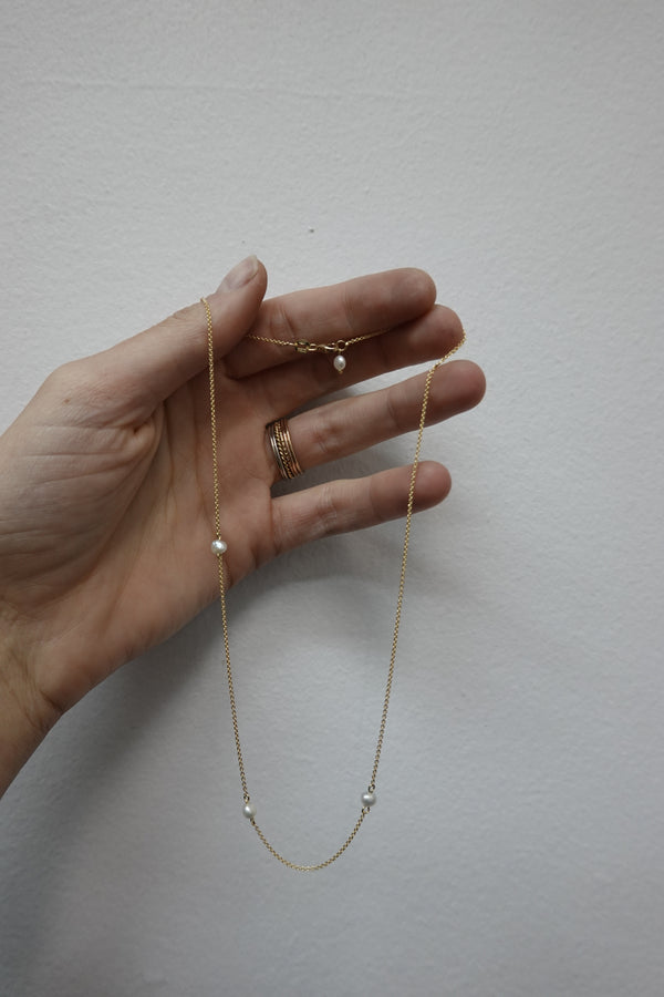 Collier en or avec perles d'eau douce
Bijoux faits main à Lyon
Créatrice / artisane de bijoux
En or 18 carats
Joaillerie responsable