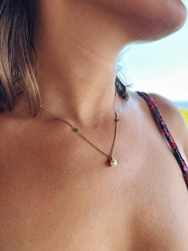 Collier perle émeraudes en or jaune
Bijoux faits main à Lyon
Créatrice / artisane de bijoux
En or 18 carats
Joaillerie responsable
Sur-mesure