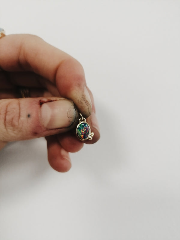 Pendentif en or et opale
Bijoux faits main à Lyon
Créatrice / artisane de bijoux
En or 18 carats
Joaillerie responsable