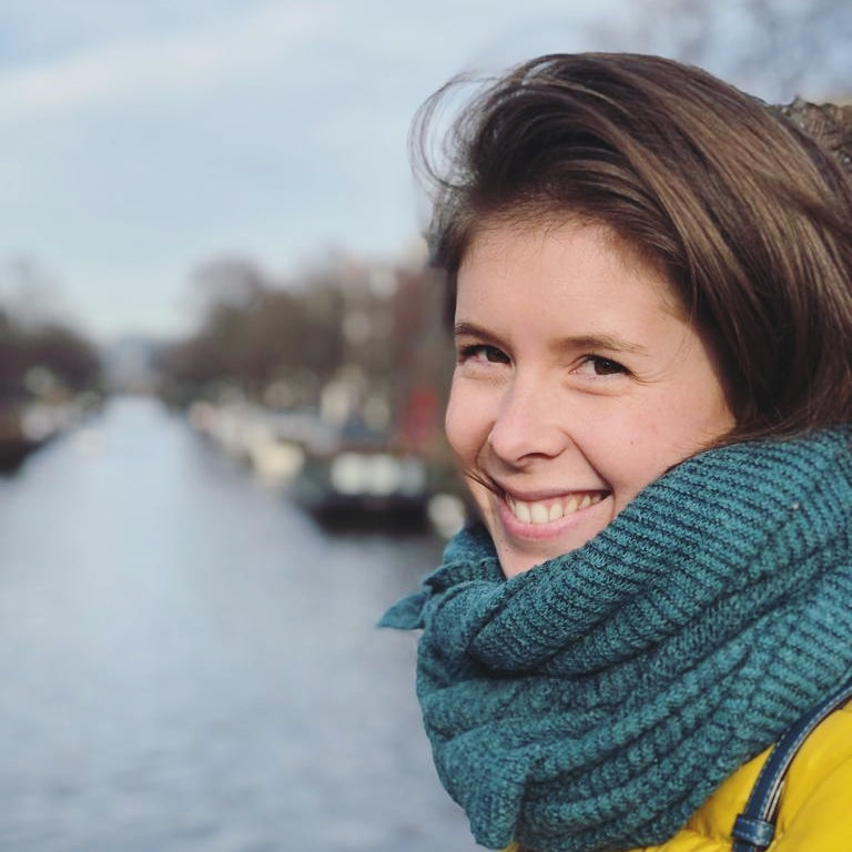 Portrait
Bijoux faits main à Lyon
Créatrice / artisane de bijoux
En or 18 carats
Joaillerie responsable
Sur-mesure